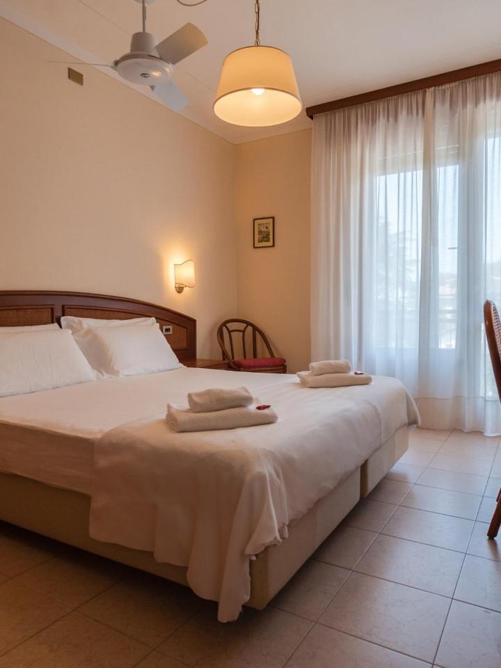 Hotel Gabbiano - Garda Lake Collection Екстериор снимка