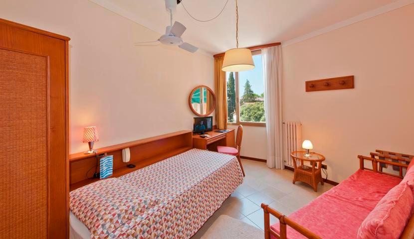 Hotel Gabbiano - Garda Lake Collection Екстериор снимка