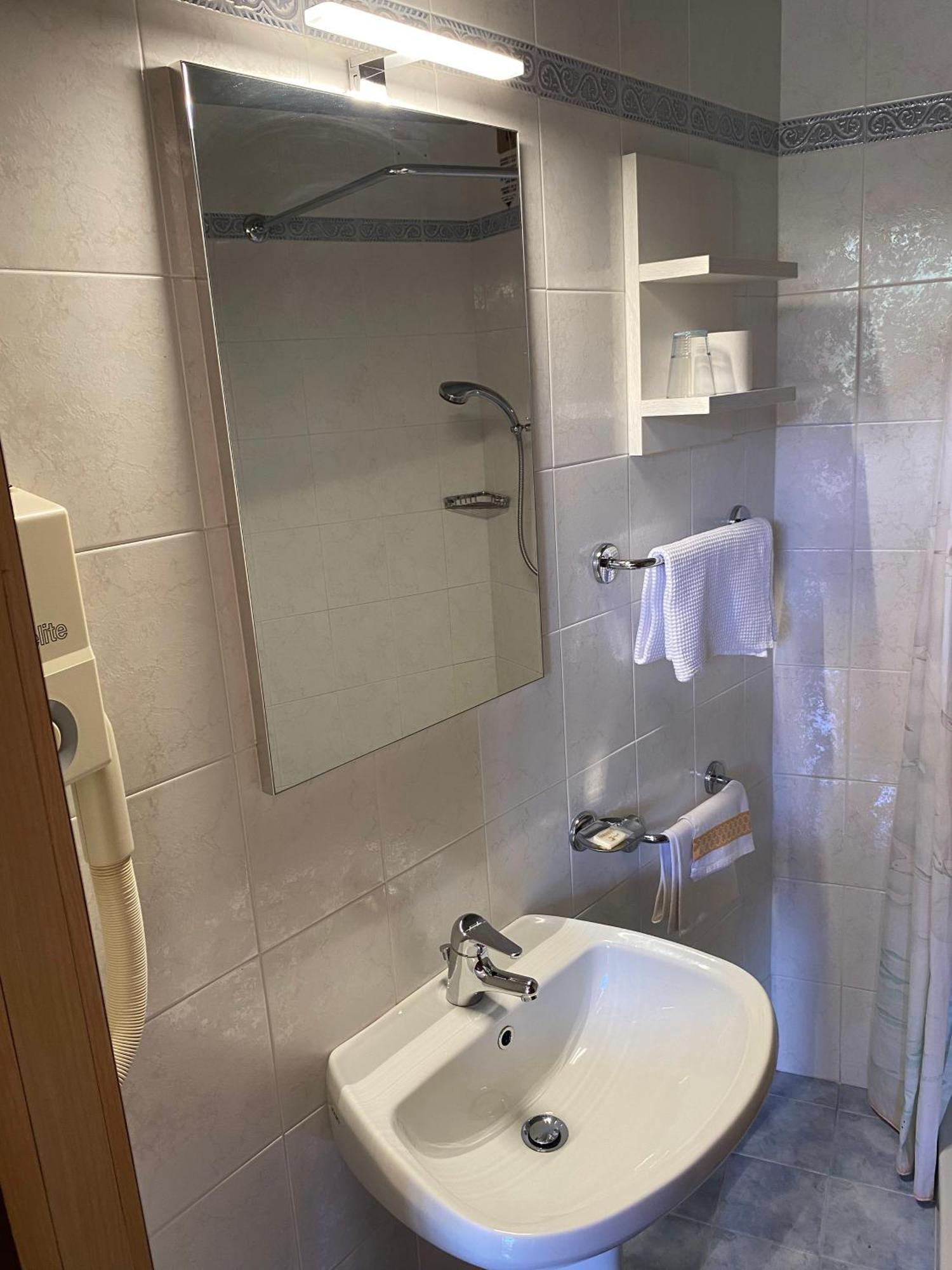 Hotel Gabbiano - Garda Lake Collection Екстериор снимка